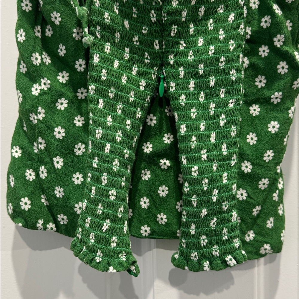 Reformation Meyer Top Hannah print, green and white daisy floral pattern size 2 - Picture 6 of 8